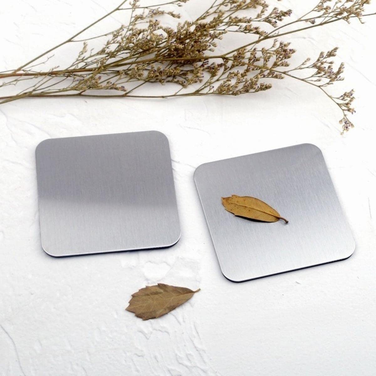 Metall Einfache Mode Platz Untersetzer Cafe Anti-Rutsch-Pad Edelstahl Isolierung Tischset-01Silber-Rund(10cm) Küche, Haushalt & Wohnen