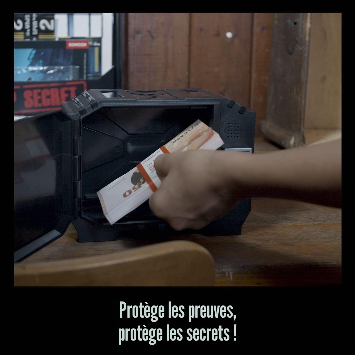 Kosmos 630607 Le Trois-Coffre-Fort numérique protège Vos Secrets avec Un Code et Une Alarme vocale, Jeu de Jouets de détective pour Enfants à partir de 8 Ans et Plus Mini Safe