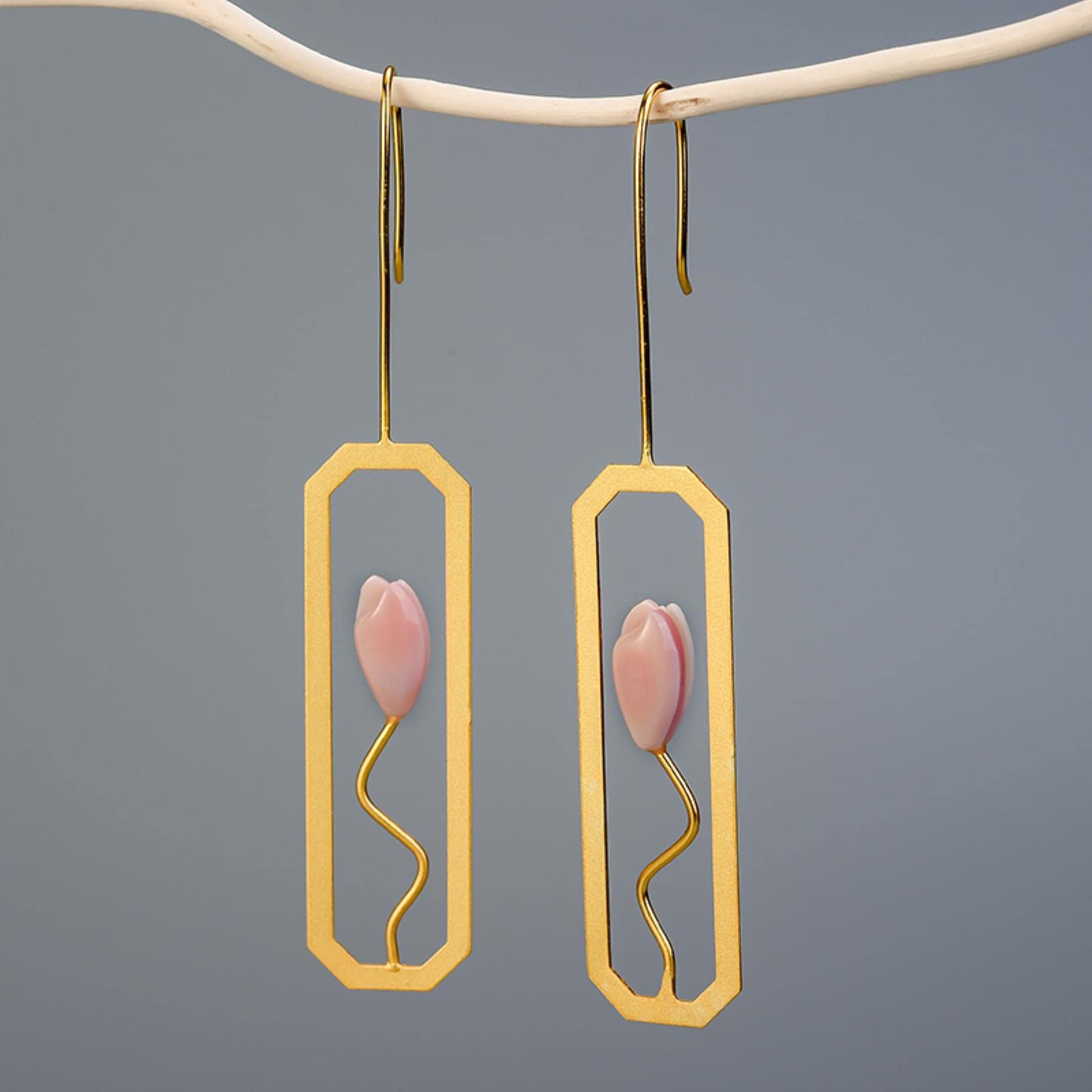 LOKILOKI Orecchini Pendenti con Fiore di Giglio di Conchiglia Naturale, Vero Argento Sterling 925, Oro 18 Carati, Rettangolo, Gioielli Fatti A Mano per Le Donne