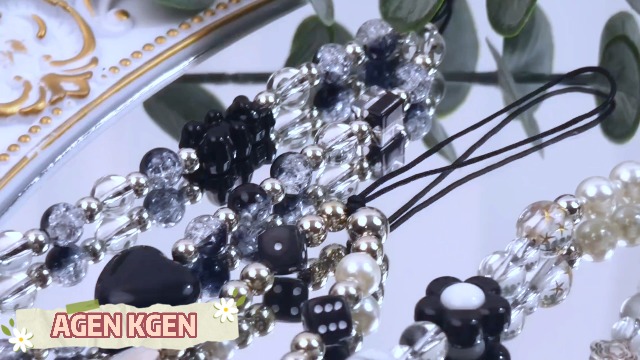 Reownest Chaîne De Téléphone Portable 2 PCS Aesthetic Bear Charm Strap Keychain Crystal Rose Perles De Conception Fleur Bracelet Mignon Et Beau Pour Femme Et Fille De Sacs Et Accessoires Clés