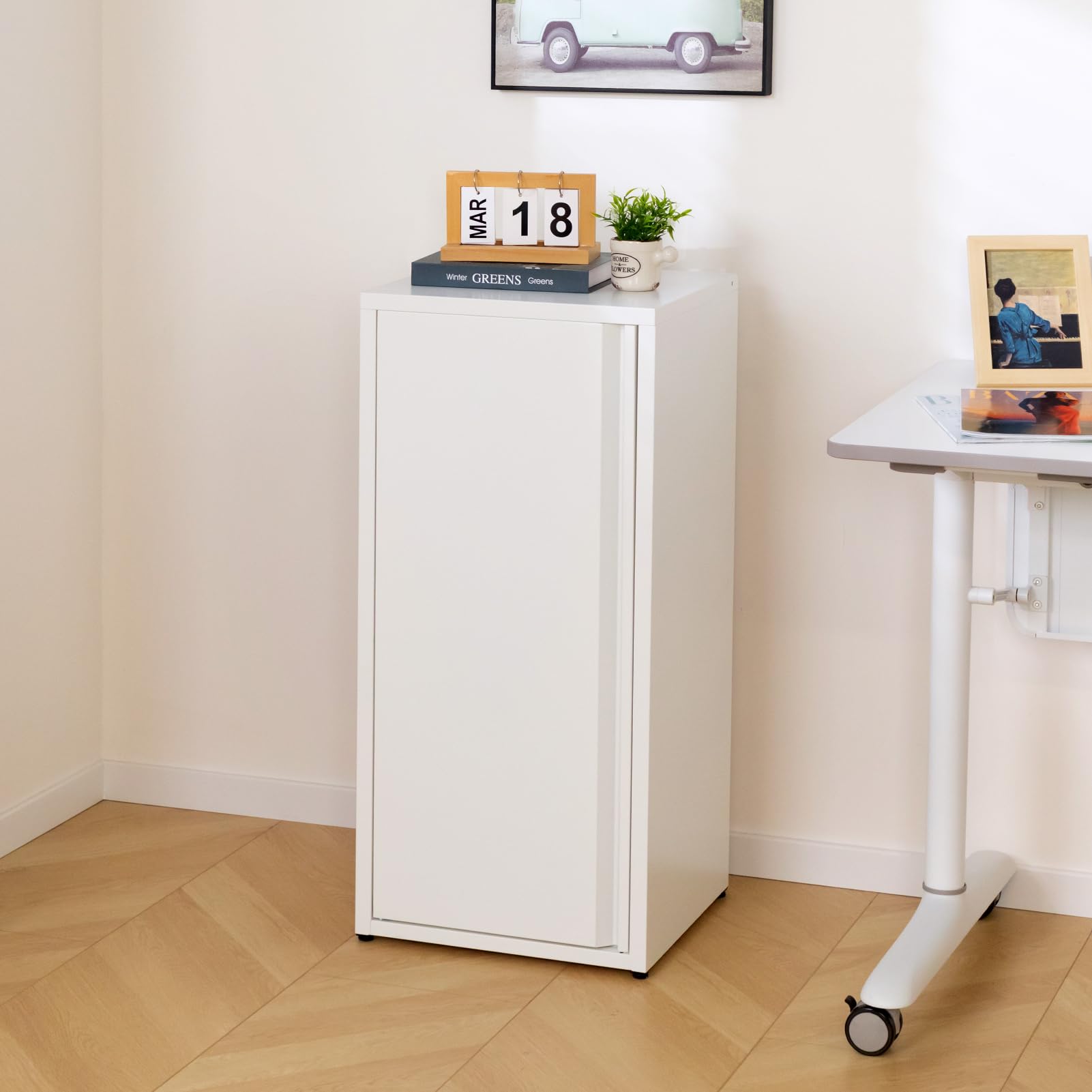 HollyHOME Armoire de rangement en métal avec une porte, meuble de rangement de bureau avec fermeture magnétique, armoires de classement avec étagères réglables pour le salon, blanc