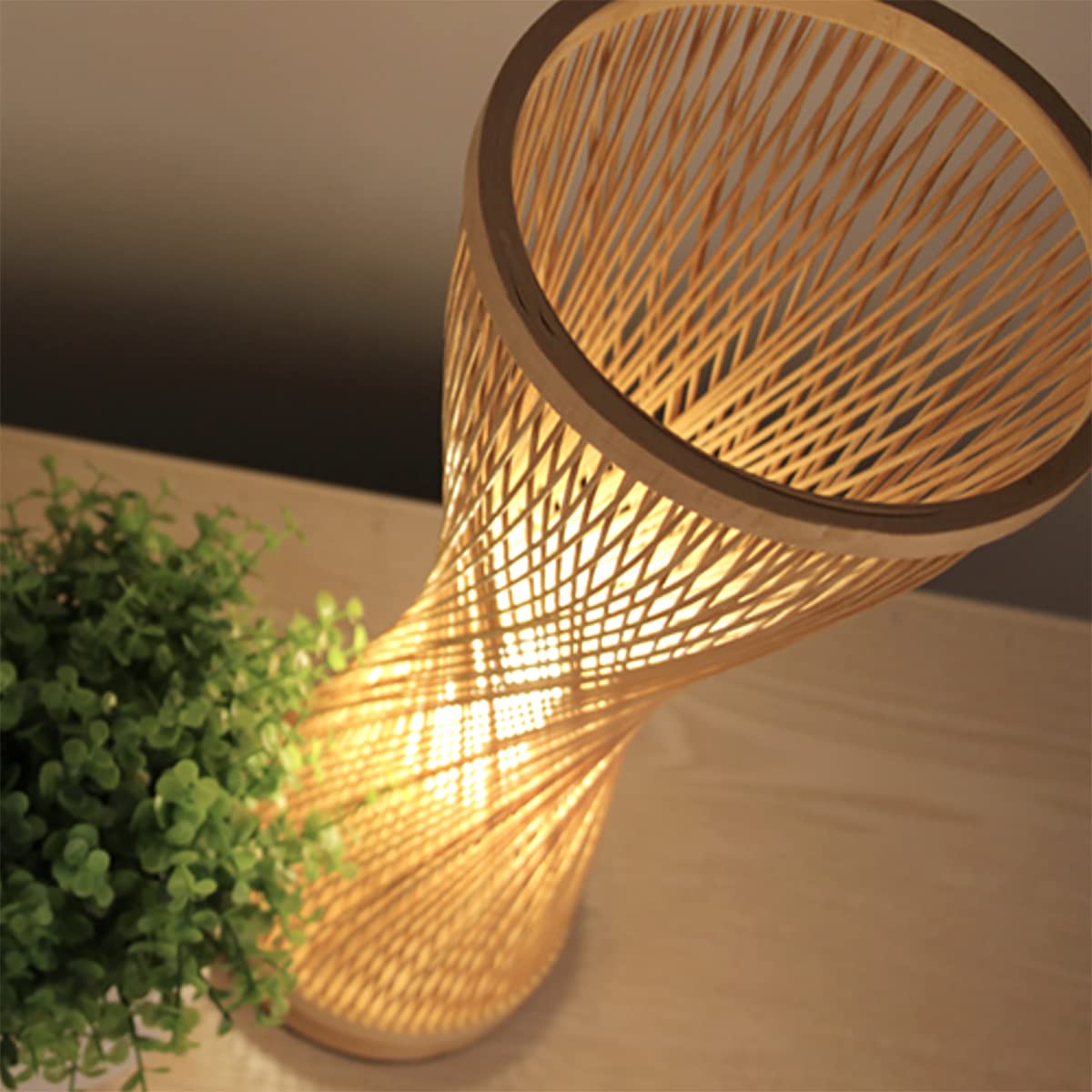Lámpara de mesa de bambú hecha a mano, lámpara decorativa con pantalla de bambú, iluminación Zen simple para dormitorio y sala de estar