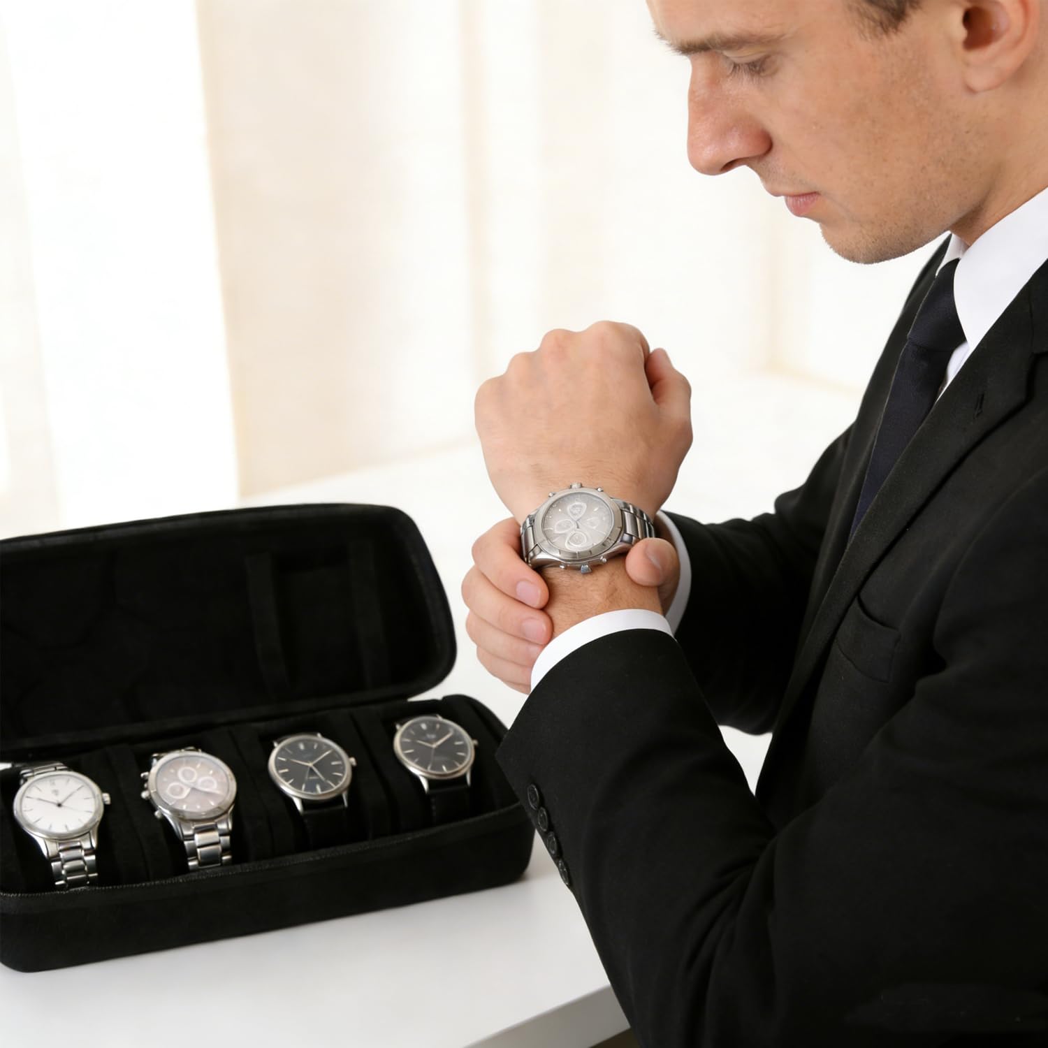 Étui De Voyage Rigide Pour Montres 4 Emplacements, Boîte De Rangement Eva Avec Coussin Anti-Mouvement, Organisateur Portable Pour Hommes Et Femmes, Compatible Avec Montres Intelligentes (Noir)
