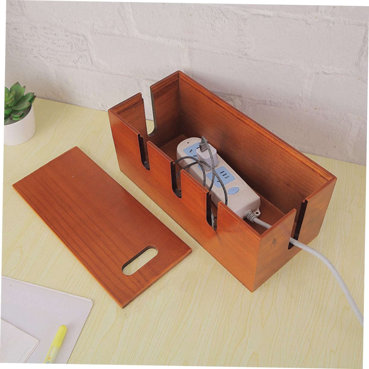Große Kabelmanagementbox in Braun für Steckdosenleisten | Kabel Verstecken und Sortieren, Einfache Installation, Moderne Schlichte Optik
