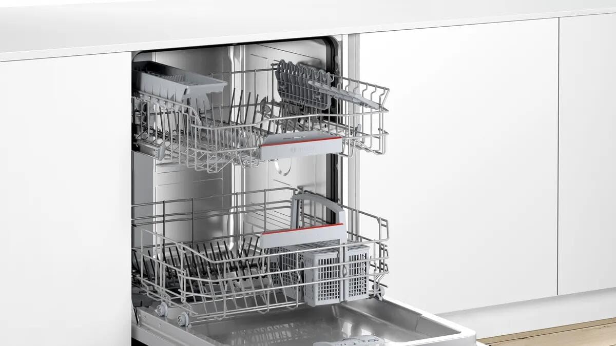 Bosch SMU4EAS28E, serie 4, lavastoviglie Smarter sottopiano da 60 cm, cestino per posate, lavabile in lavastoviglie, prodotto in Germania, particolarmente silenzioso, asciugatura extra, programma