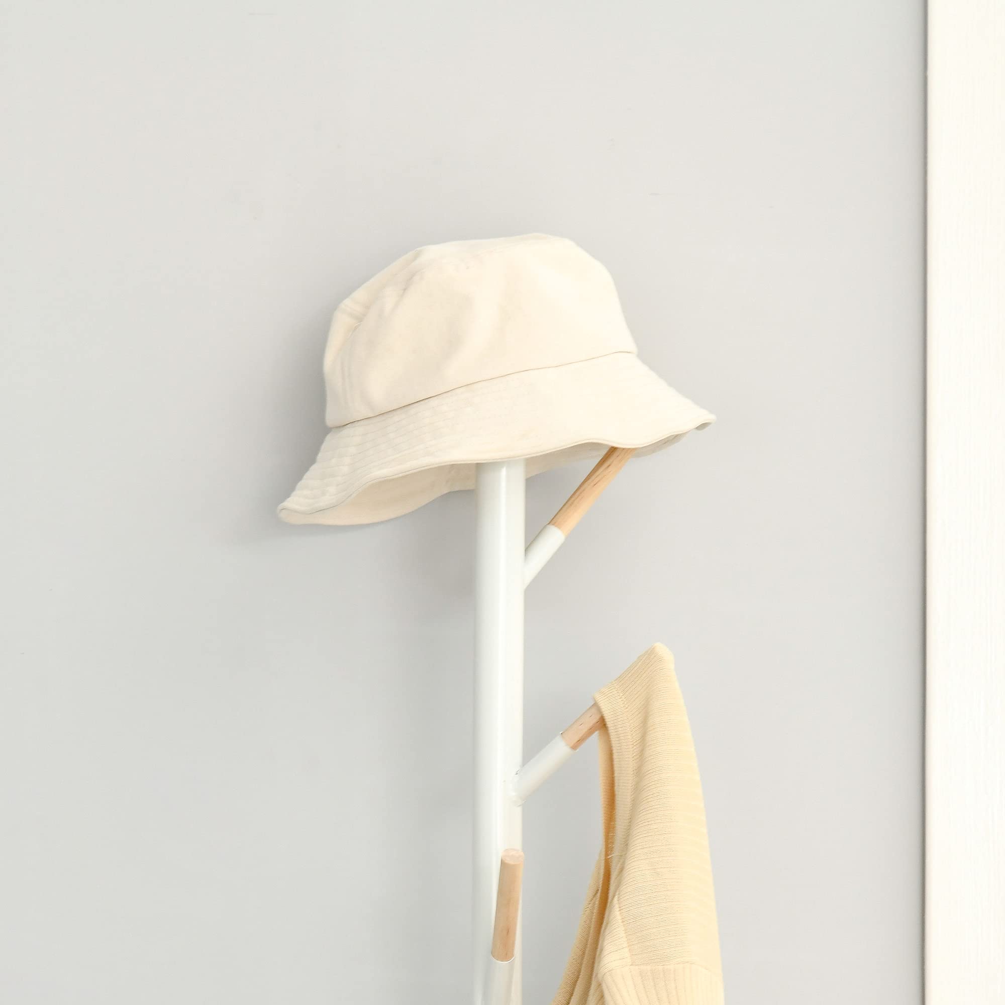 HOMCOM Perchero de Pie con 6 Ganchos de Madera Perchero de Árbol para Ropas, Bolsas y Bufandas, Marco Metálico para Dormitorio, Salón o Entrada 35x35x174 cm Blanco