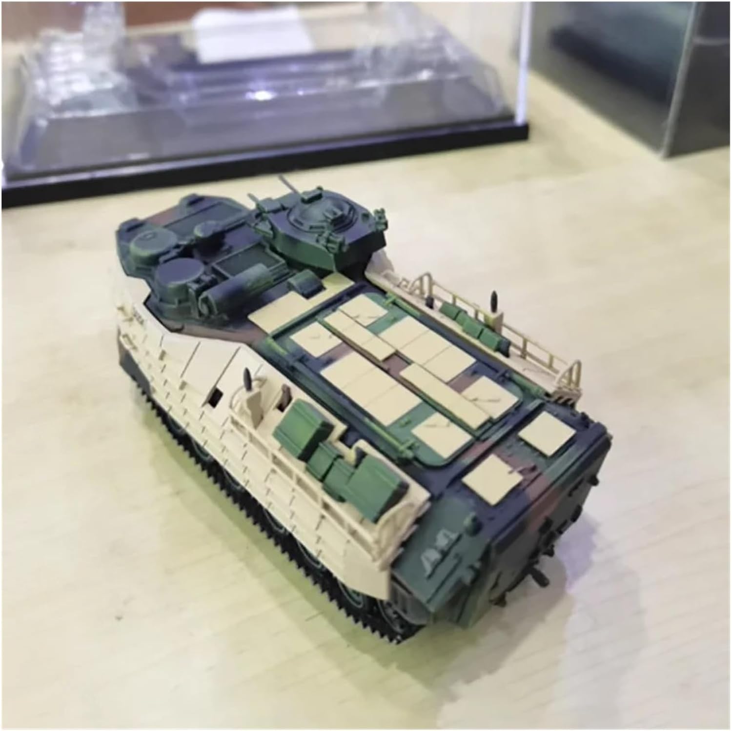 Realistic Tank 1:72 Scale for American AAVP-7A1 Amphibious Tank Model Kit Static Die Casting Collectible Ornaments Static Tank Model
