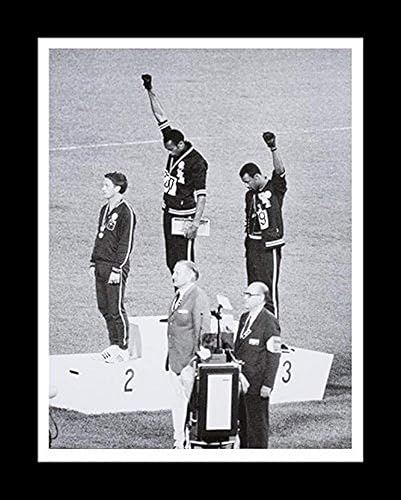 Póster enmarcado de los Juegos Olímpicos de México 1968 Black Power Salute 14x11 de Tommie Smith John Carlos