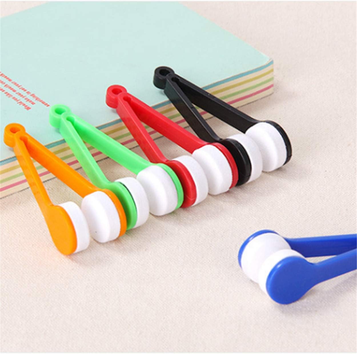 LERORO 12 Pcs Mini Sun Glasses Eyeglass Microfiber Spectacles Cleaner Soft Brush Cleaning Tool Mini Microfiber Glasses Eyeglasses Cleaner Cleaning Clip (Random Color)