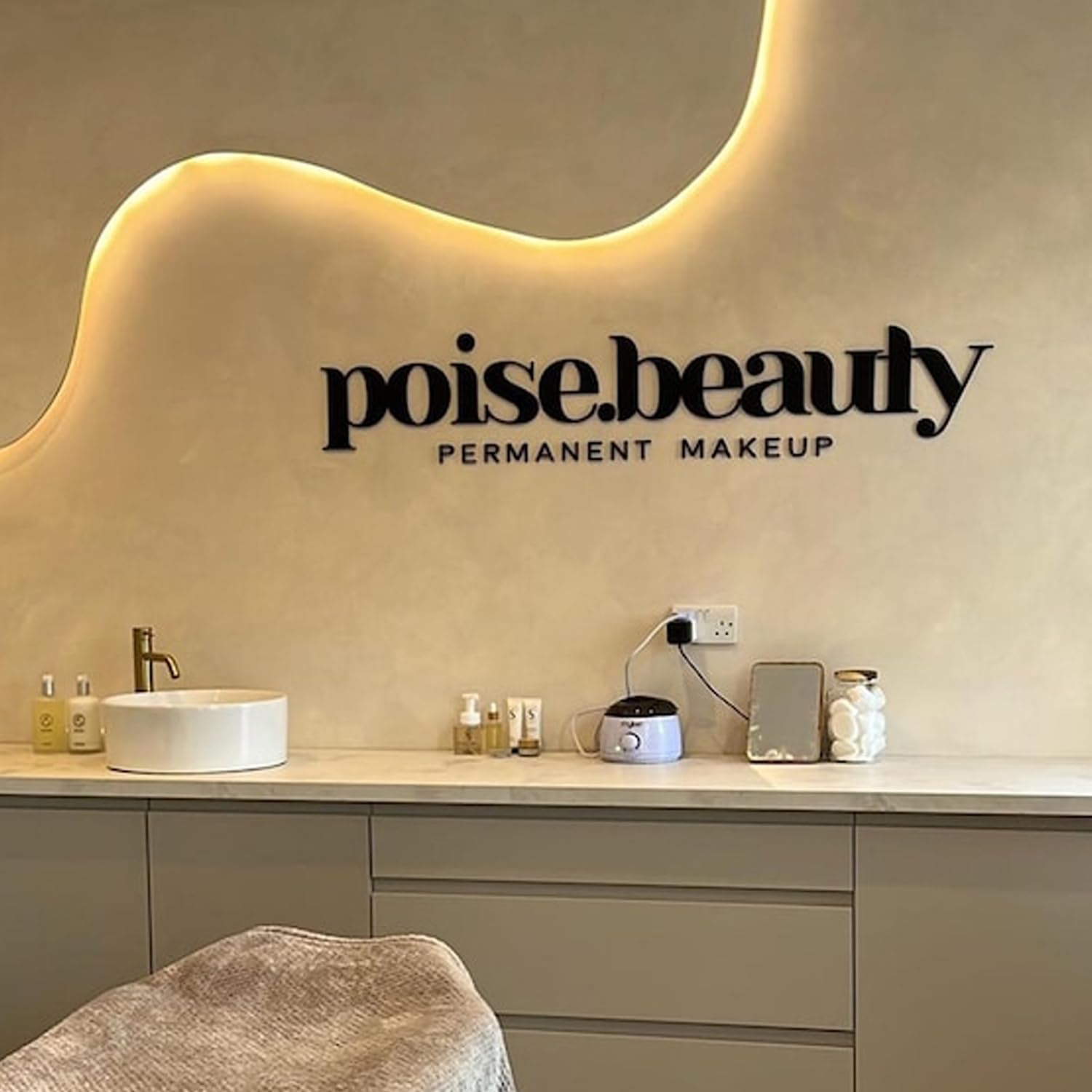 Personalisiertes Acryl-Geschäftsschild – Individualisiertes Logo-Schild für Salon & Spa – Durchsichtige Acryl-Namenstafel für Haar-, Nagel-, Massagestudios & Büros – UV-bedruckte Beschilderung für