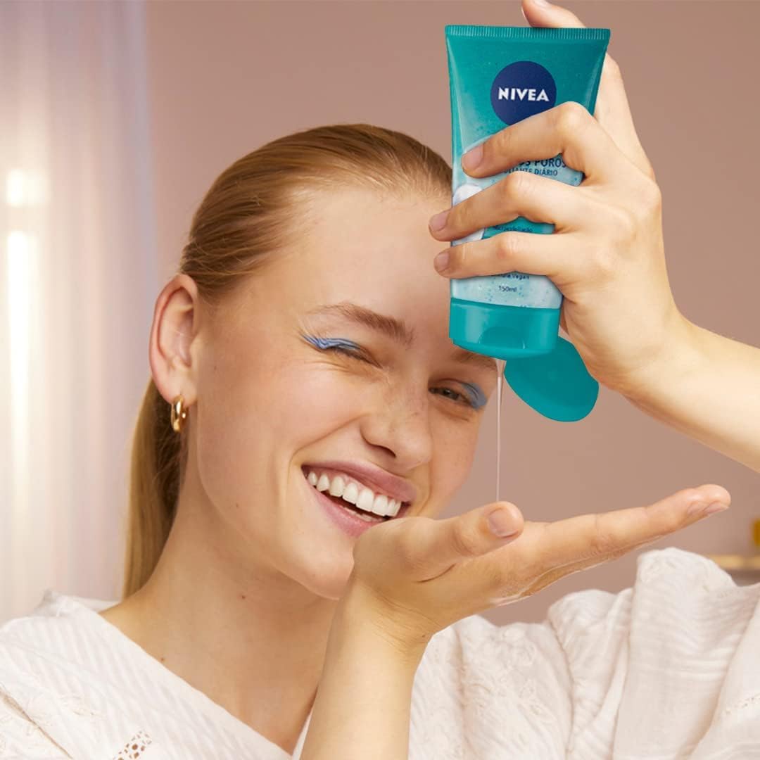 NIVEA Clean Deeper Scrub Viso Quotidiano 150 ml, Scrub esfoliante antibatterico, Esfoliante viso con Acido Lattico, Previene brufoli e punti neri, Non comedogenico, Detergente pelle grassa e mista