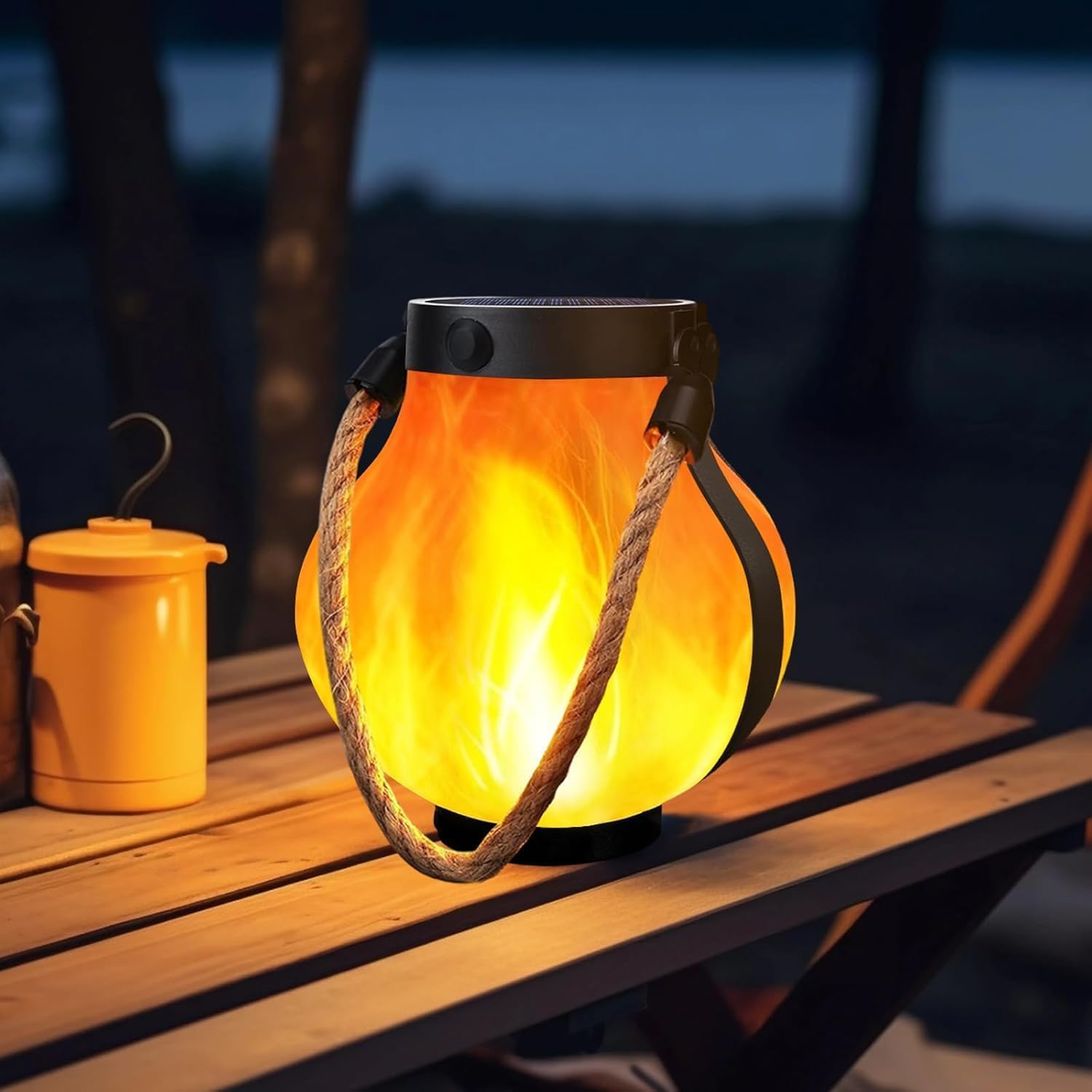 HoldOneLight 2er-Pack Solarlaternen IP65 mit realistischer Flamme, automatischer Sensor Tag und Nacht, wasserdichte Lichter für Terrasse, Balkon, Zaun und Garten