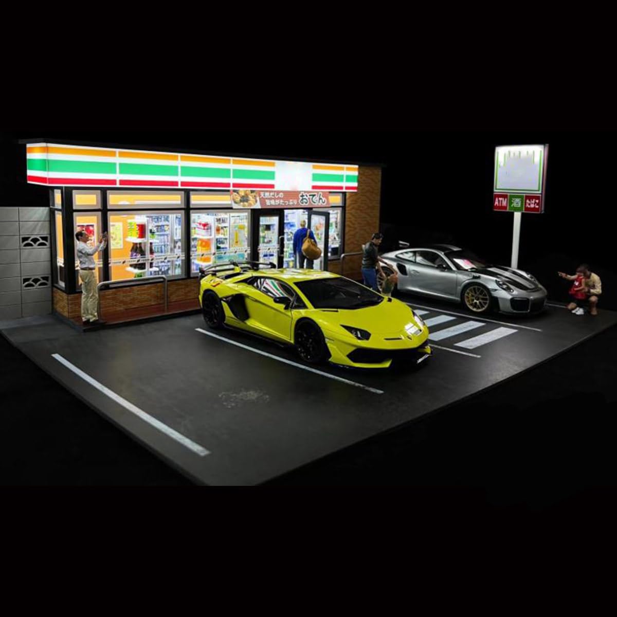 1:18 Japanisches 7-Eleven Convenience Store Modell, realistische Miniatur-Szene mit USB-LED-Beleuchtung & vier Parkplätzen, Druckguss-Auto-Display-Hintergrund