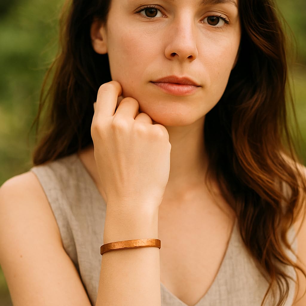 Handgefertigtes Armband aus massivem Kupfer - Tradition trifft Eleganz