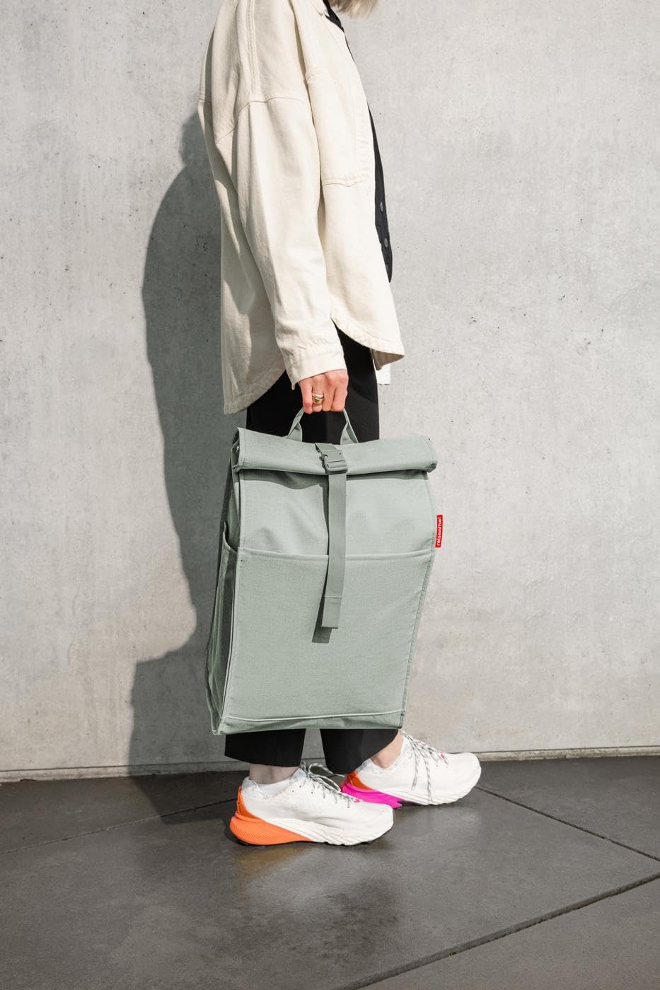 reisenthel urban rolltop backpack twist sage - urbaner und stylischer Rucksack, modernes Design, geräumiger Rucksack für Freizeit, Arbeitsweg und City-Trip