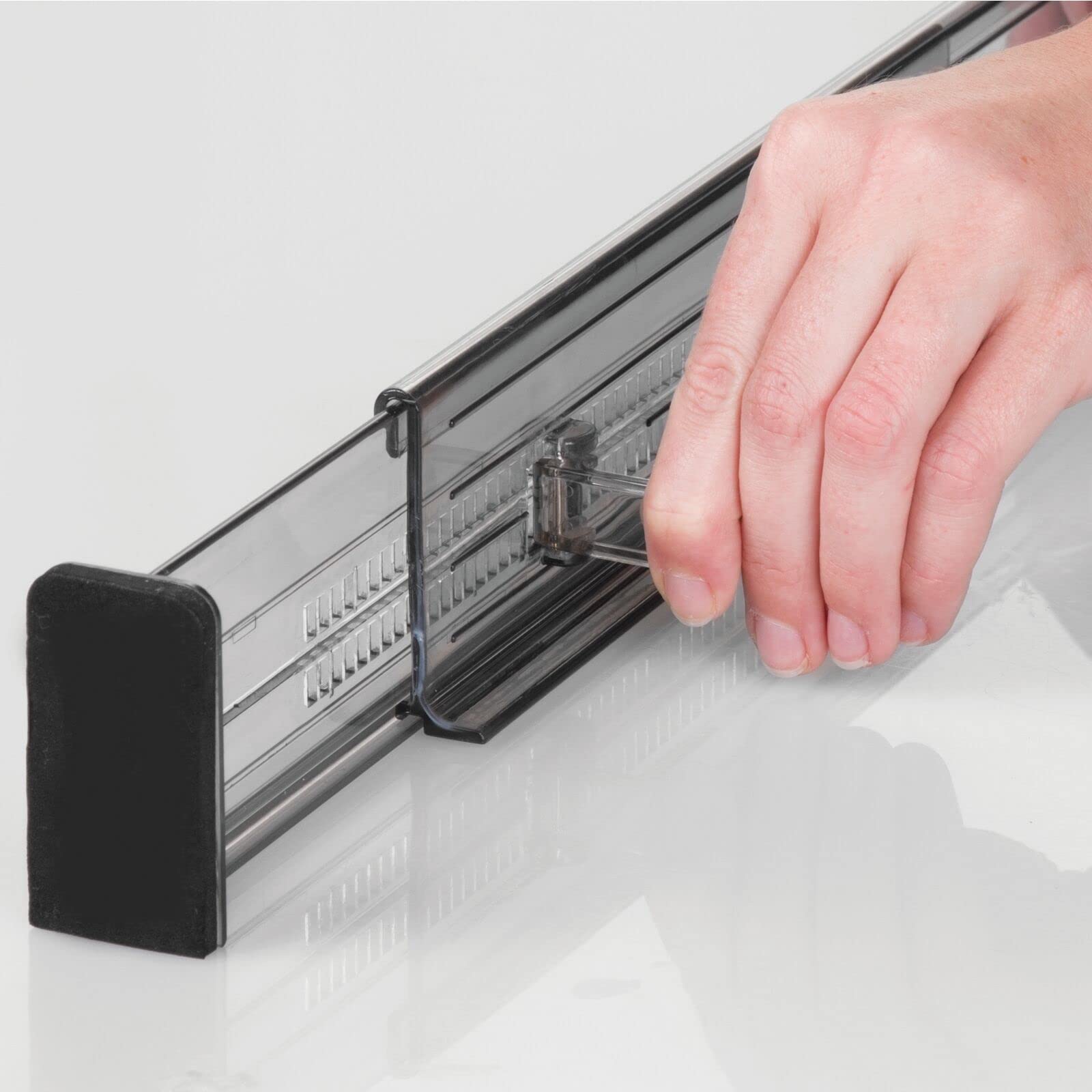 mDesign verstellbarer Schubladeneinsatz – praktischer Schubladen Organizer für Schränke und Kommoden – flexibler Schubladenteiler aus Kunststoff – 8er-Set – rauchgrau und schwarz