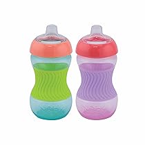 Nuby – Confezione da 2 Mini Tazze – Bicchiere didattico per bambini con impugnatura in silicone – Bicchiere per bambino – 2 pezzi Rosa e Verde – 180 ml – 4+ Mesi
