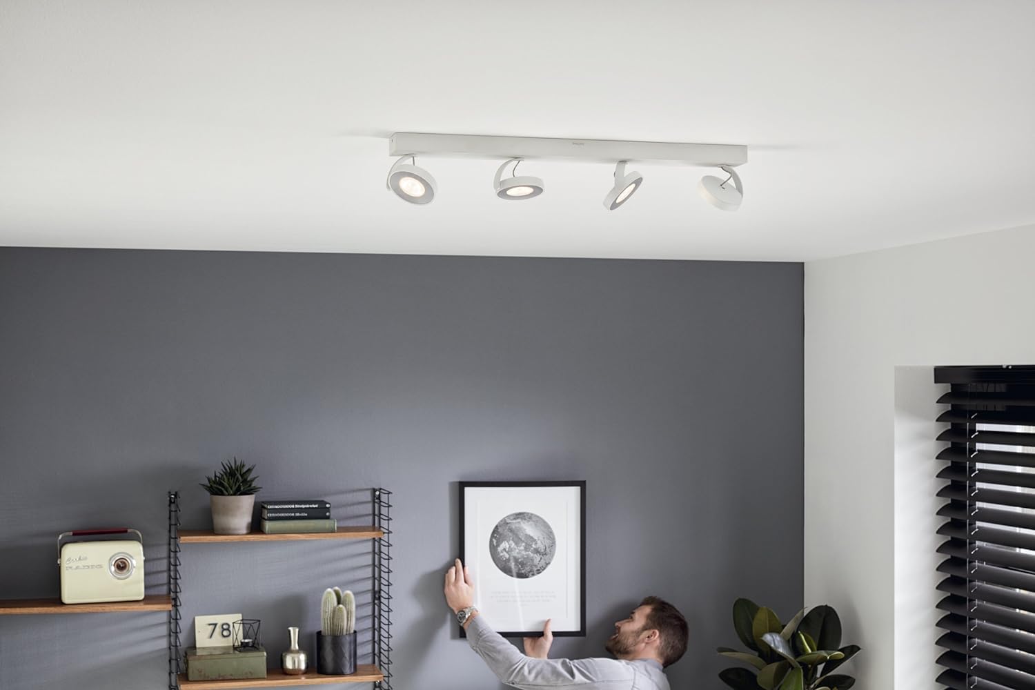 Philips Clockwork Decken-/Wandleuchte 4er Spots, dimmbar WarmGlow, 22W, 2200-2700 K, Weiß, IP20, blendfrei, flimmerfrei