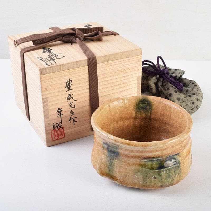 茶道具　人間国宝　荒川豊蔵作　黄瀬戸　茶碗　人間国宝　加藤卓男識箱　MR9738 Amazon.co.jp: 茶道具 人間国宝 荒川豊蔵作 黄瀬戸 茶碗 人間国宝 加藤