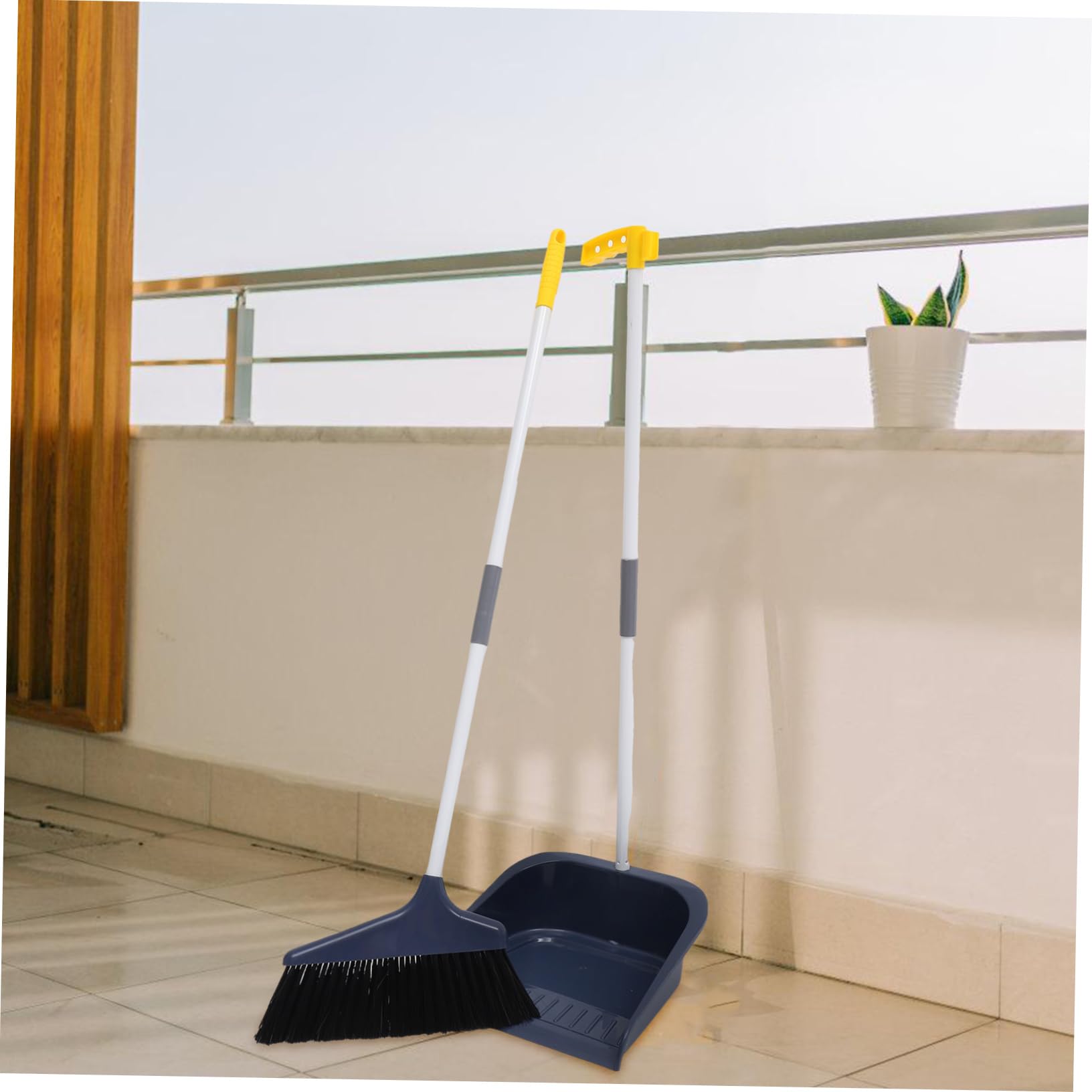 PLAFOPE Scopa e Paletta Manico, Set, Setole Morbide, Pulizia di Pavimenti in Legno e Cemento, Non Graffia Le Pareti