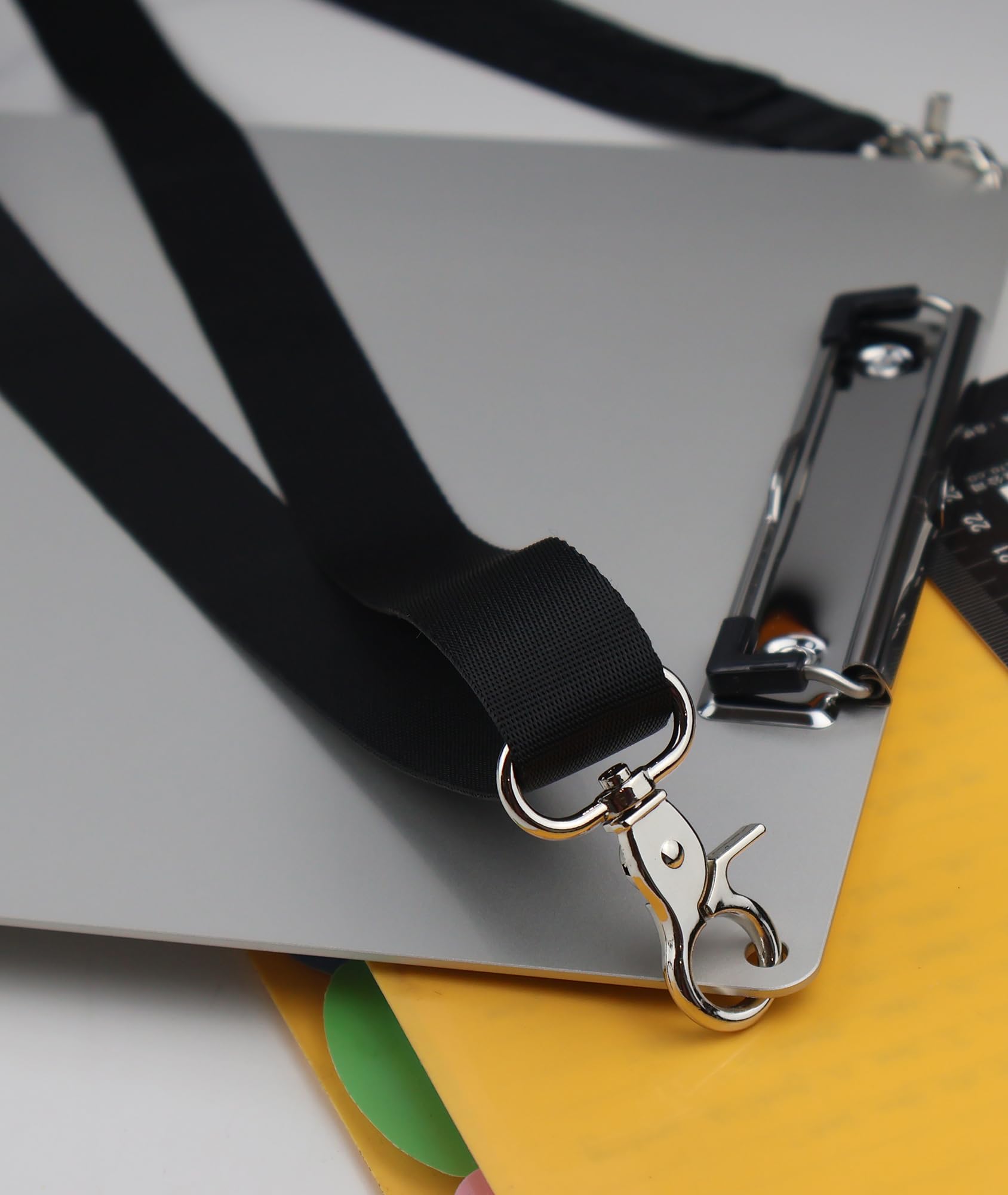 Aluminium-Klemmbrett, A4-Größe (24,1 x 32,4 cm), zwei Clip-Klemmbretter mit 160 cm verstellbarem Schultergurt, ideal für Künstler, Architekten und Ingenieure (A4 - Silber)