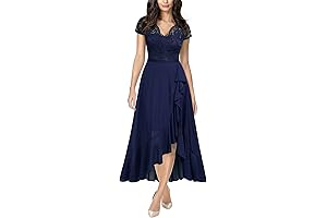 Lace Elegance: The Mother's Unforgettable Wedding Day Look