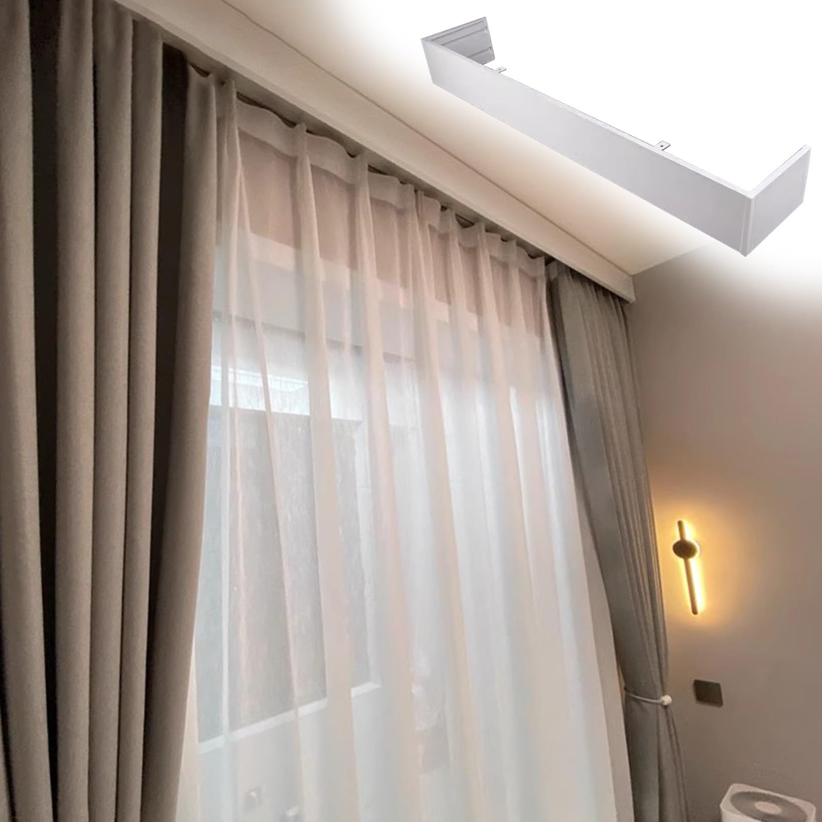 Cantonnière de rideau au plafond pour une chambre cosy
