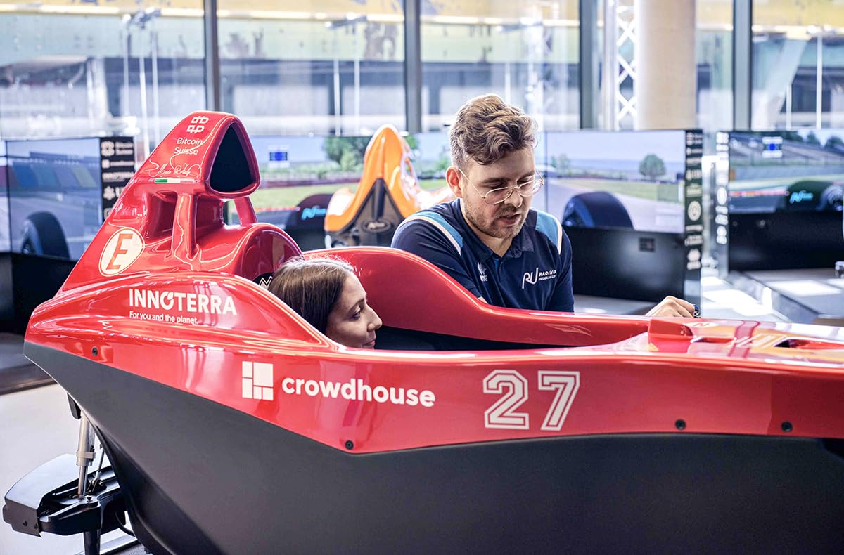 JOCHEN SCHWEIZER Geschenkgutschein: Formel Simulator München (30 Min.)