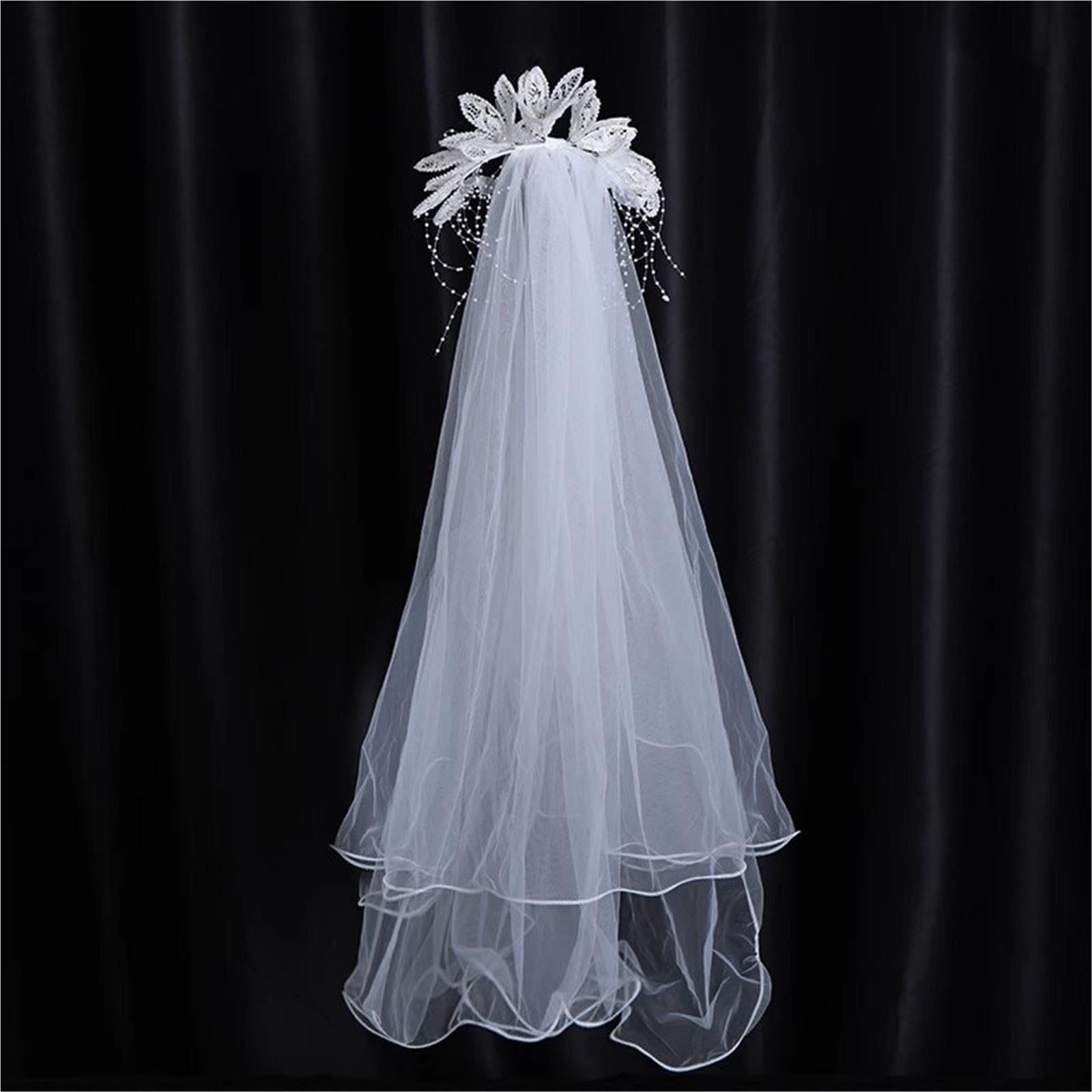 Abito da Sposa Fatto a Mano in Pizzo con Corona Floreale