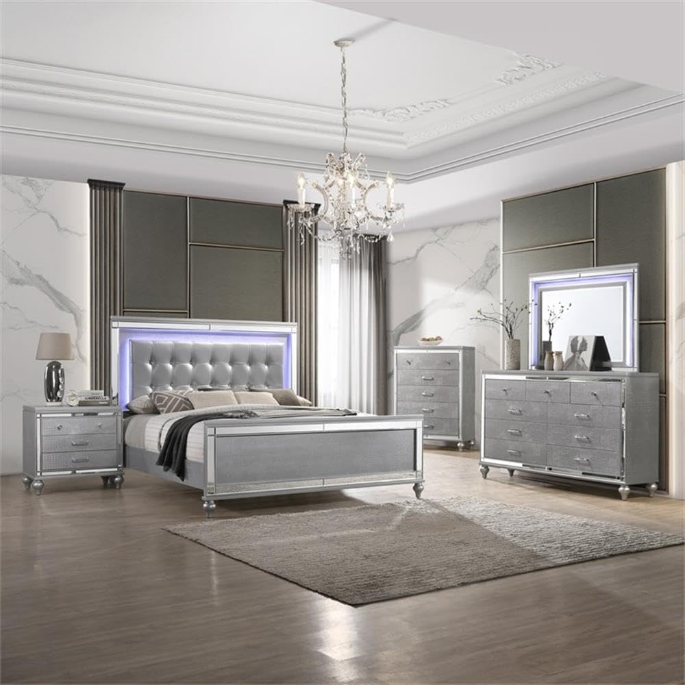 New Classic Valentine 4-Piece Wood Queen Bedroom Set with Nightstand in Silver