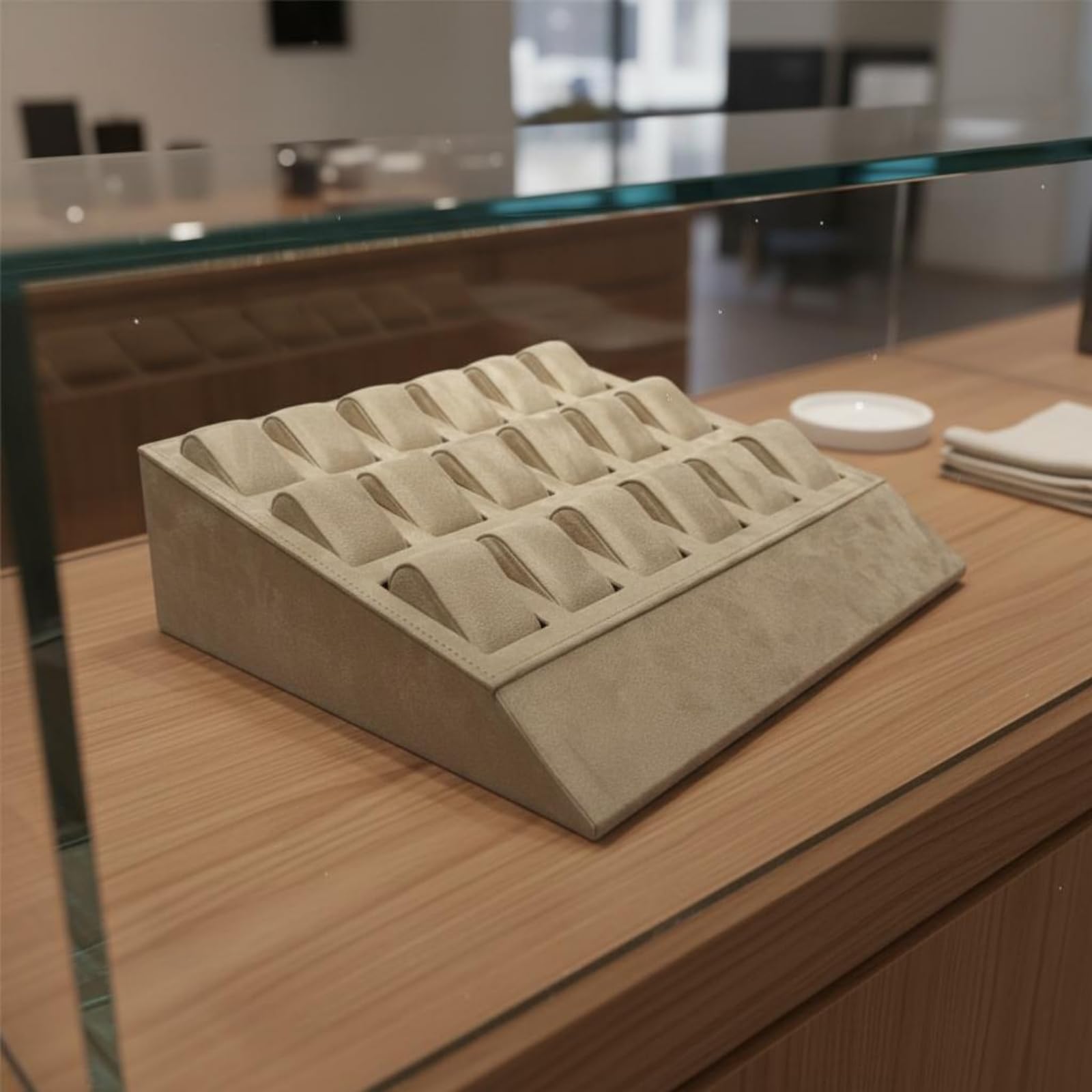 Colcolo Caja Expositora de Relojes Bandeja Organizadora Exhibidor Soporte con 18 Compartimentos Terciopelo con Cojines para Orden Diseño Inclinado de Lectura, Gris