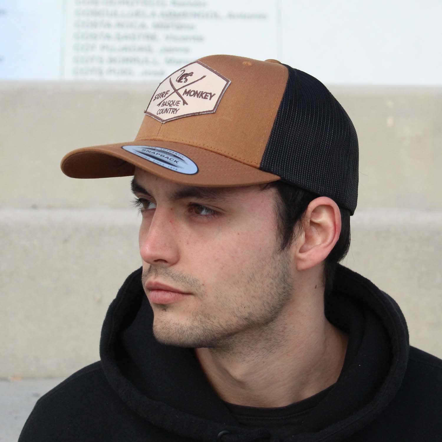 DRESSED IN MUSIC PLAY WITH ME Cappello Trucker Surf Monkey® - Berretto da Uomo/Donna - Design a 5 Pannelli - Taglia Unica - Cappuccio Strutturato con Profilo Medio, Blu