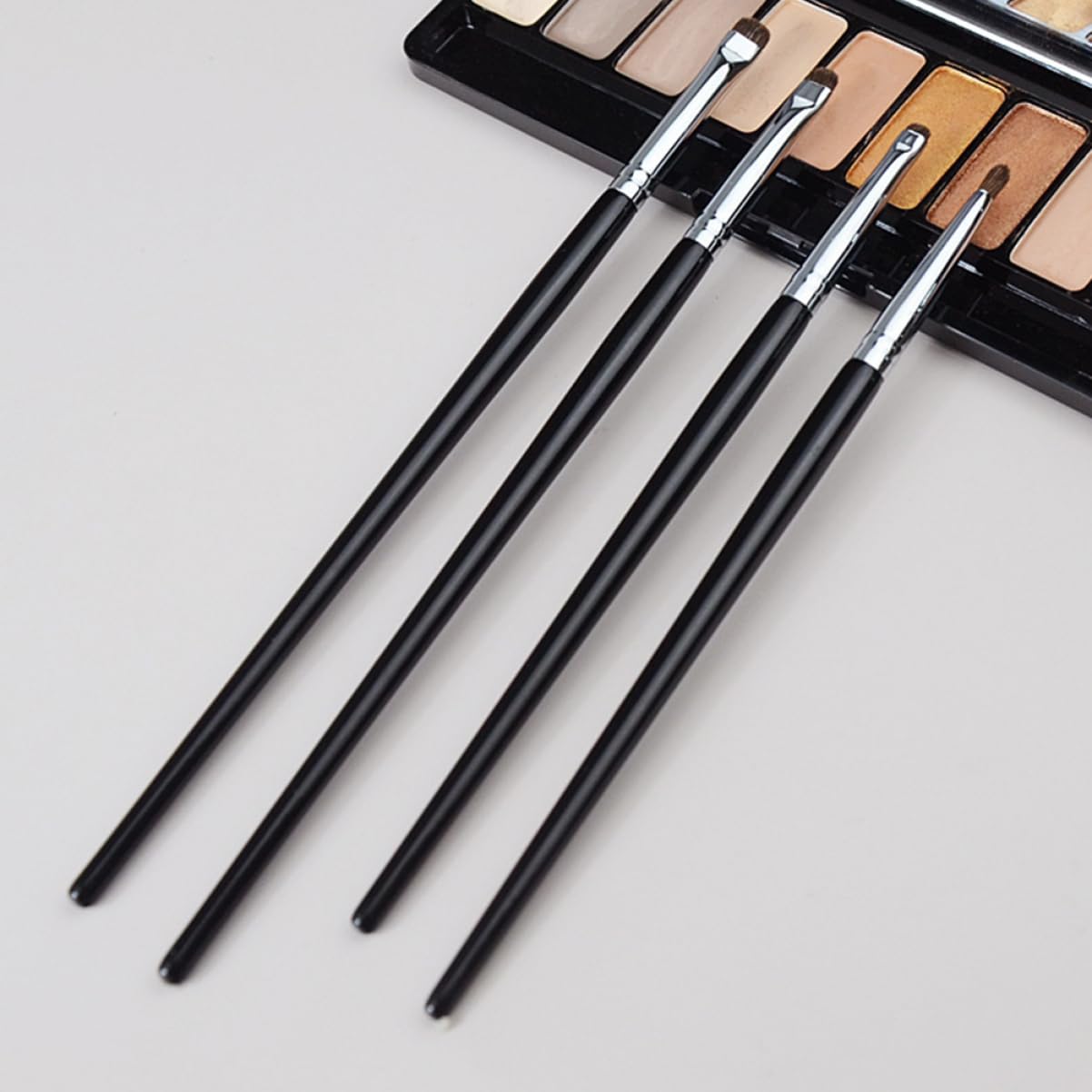4pcs Eyeliner Brush Set Fine Precision Makeup Eye Brush Applicators for Eye Outlines Compact Portable Design for Personal