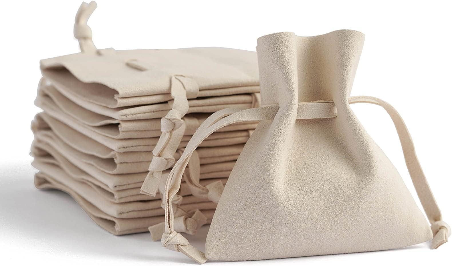 – Azonee 20pc Microfiber Drawstring Bags, Luxury Small Jewelry Gift Pouch Packaging for Necklace, Rings, Earrings, Leather Flip Headphone Bag, Microfiber Bundle Mouth Velvet Bag (Beige, 8x7cm)