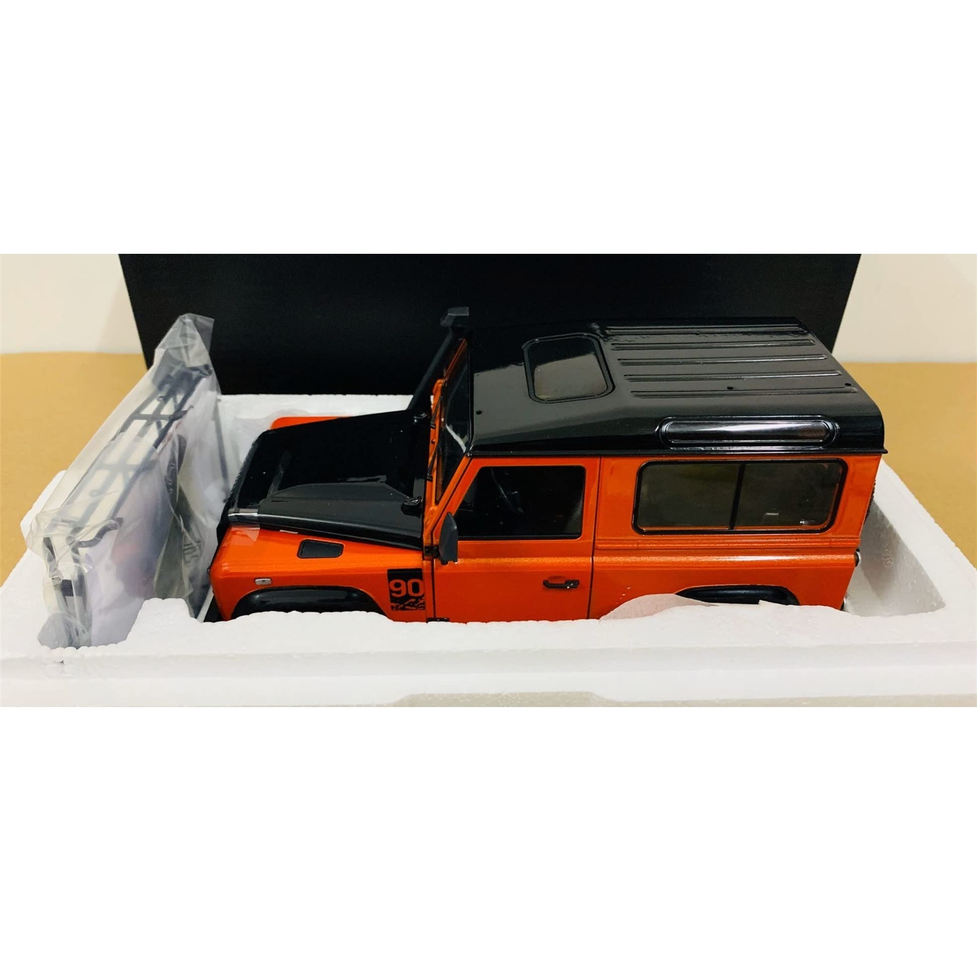 Amazon.co.jp: 最高の贈り物 1/18 ランドローバーディフェンダー
