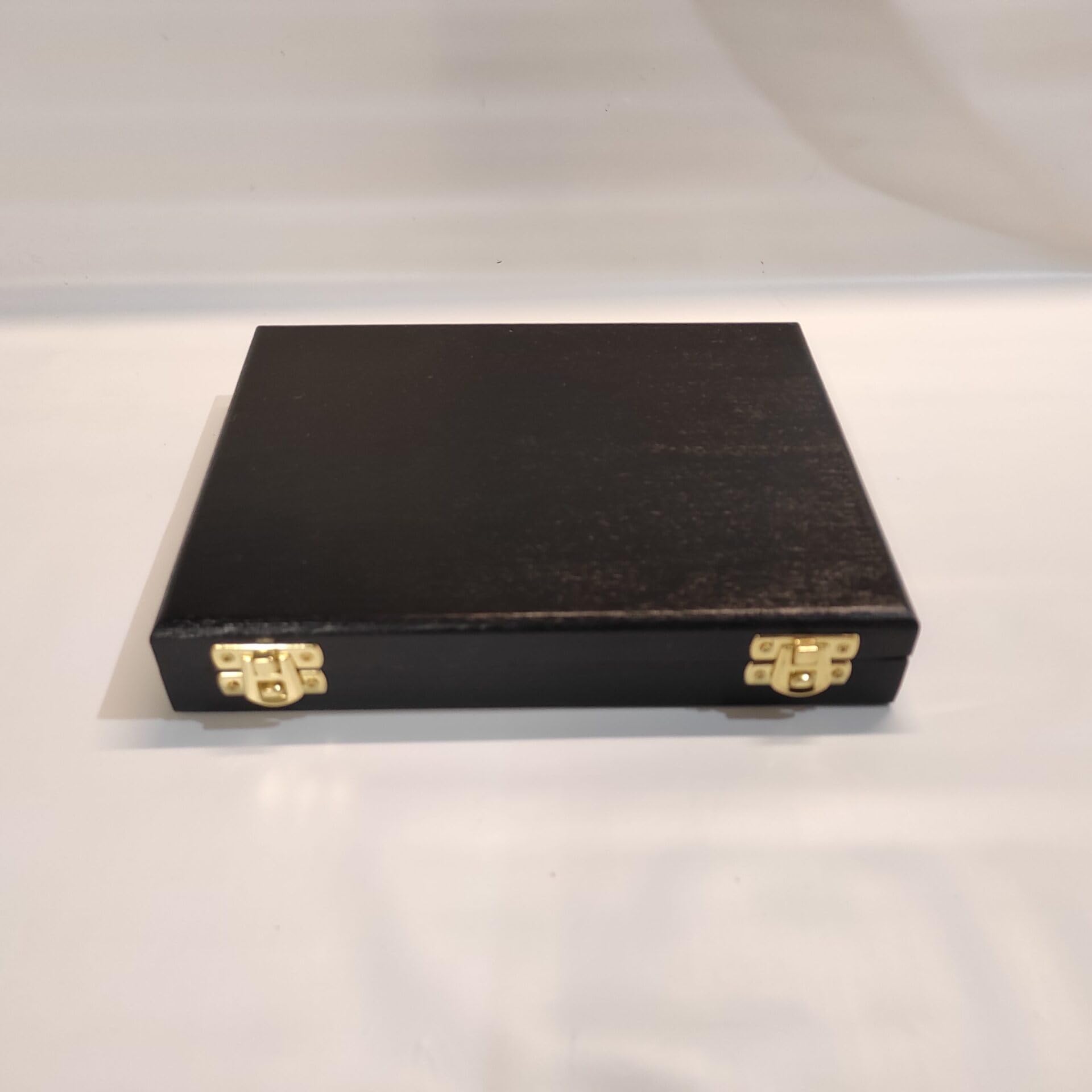 Caja para monedas de colección 12 compartimentos 40x40 mm, madera maciza y terciopelo, numerada con certificado de autenticidad