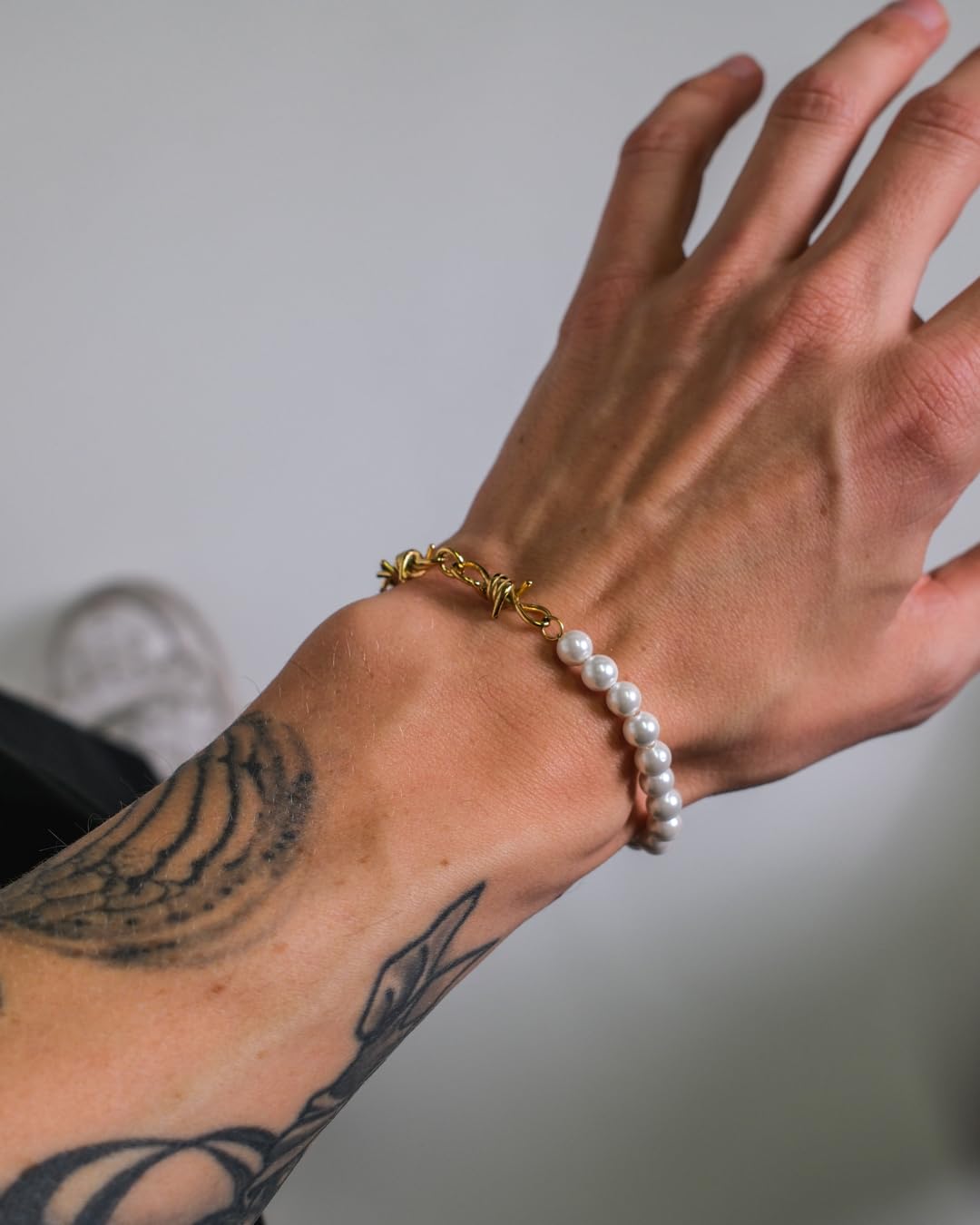 Perlen Stacheldraht Armband für Herren und Damen - Streetwear Goth Barbed Wire Armband mit Perlen aus Edelstahl und 18K Gold - Wasserfestes Stachel Armband 5mm Breite - Verstellbare Größe
