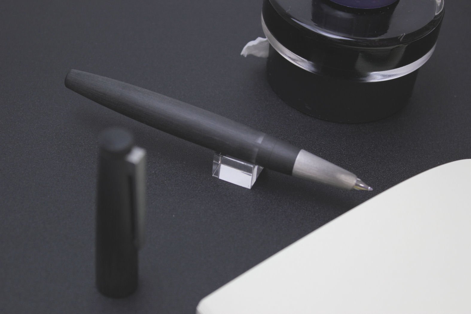 LAMY 2000 万年筆 M 中字 Amazon | LAMY ラミー 万年筆 ペン先M(中字) 2000 L01 吸入式