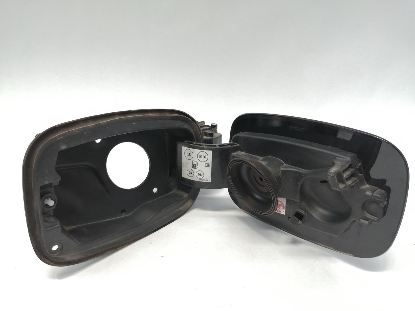 Outer Fuel Cover Compatible with Renault Megane IV Fastback 