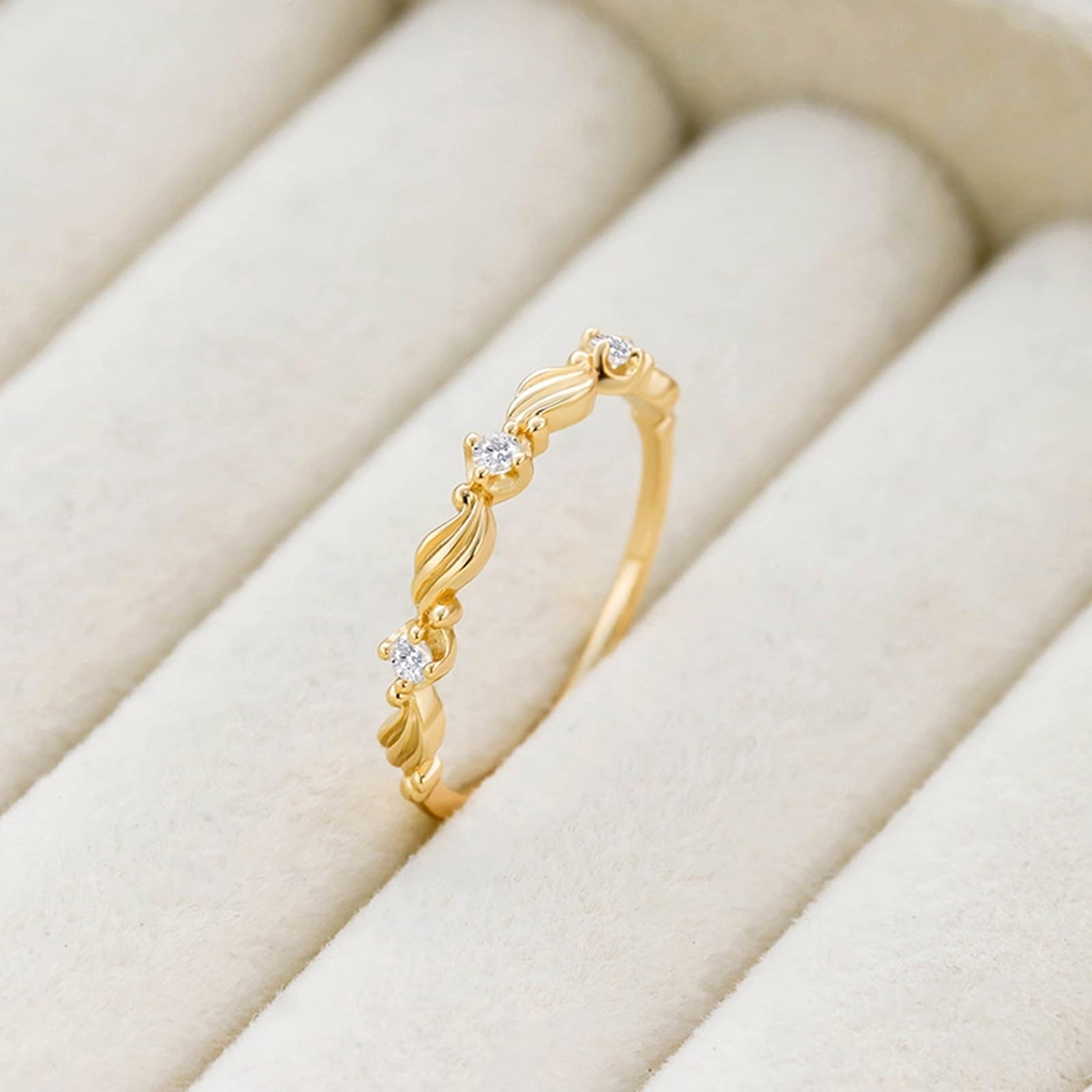 Anillo solitario de oro de 9 K/14 K/18 K con moissanita y hojas para parejas