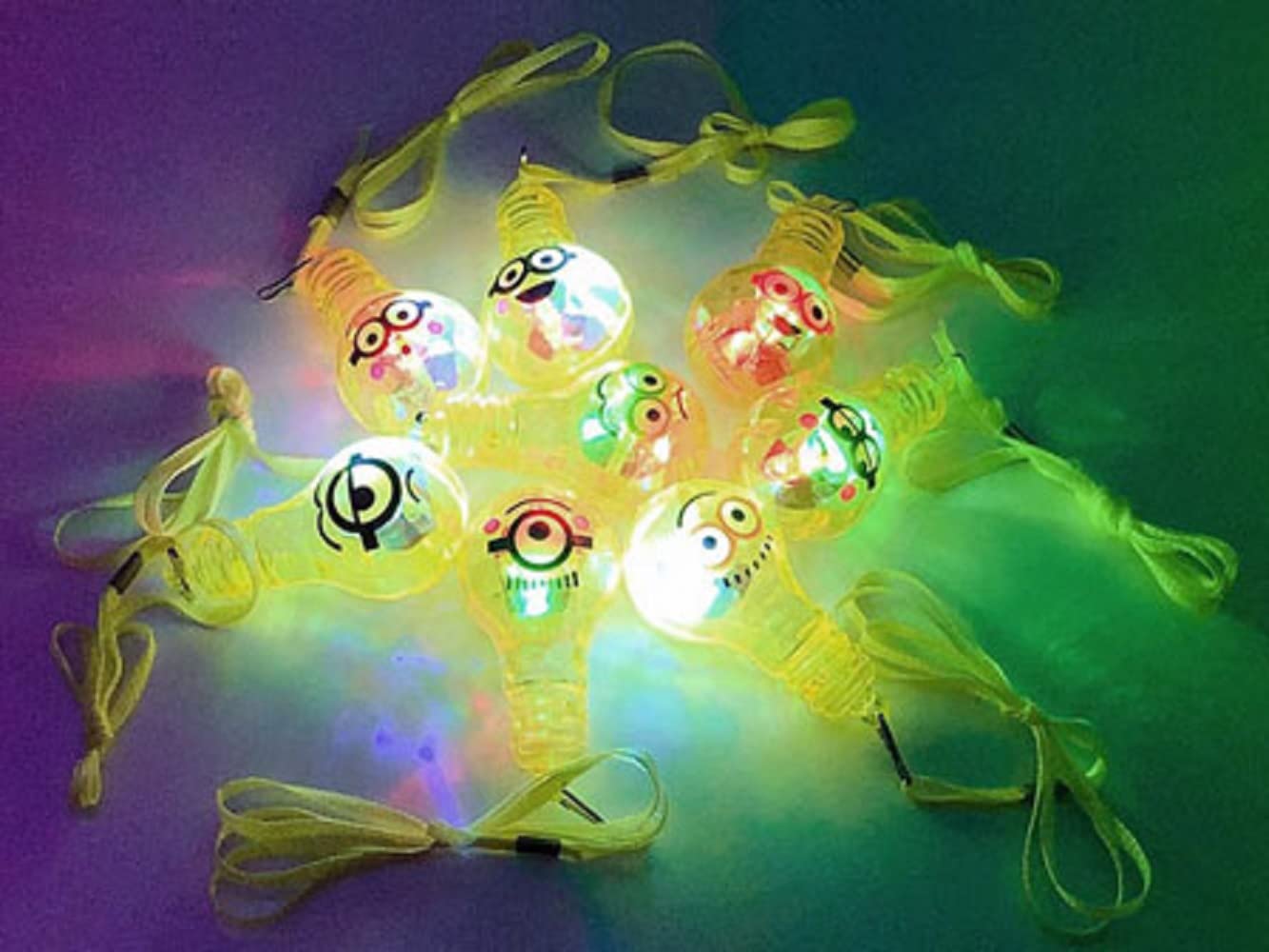 Amazon | 光るおもちゃミニオンズ 電球光るペンダント (単品1個