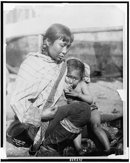 1908 Photo Inuit Esquimau Femme D Allaitement Bebe Vintage Noir Et Blanc Photo F8 Amazon Fr Cuisine Et Maison
