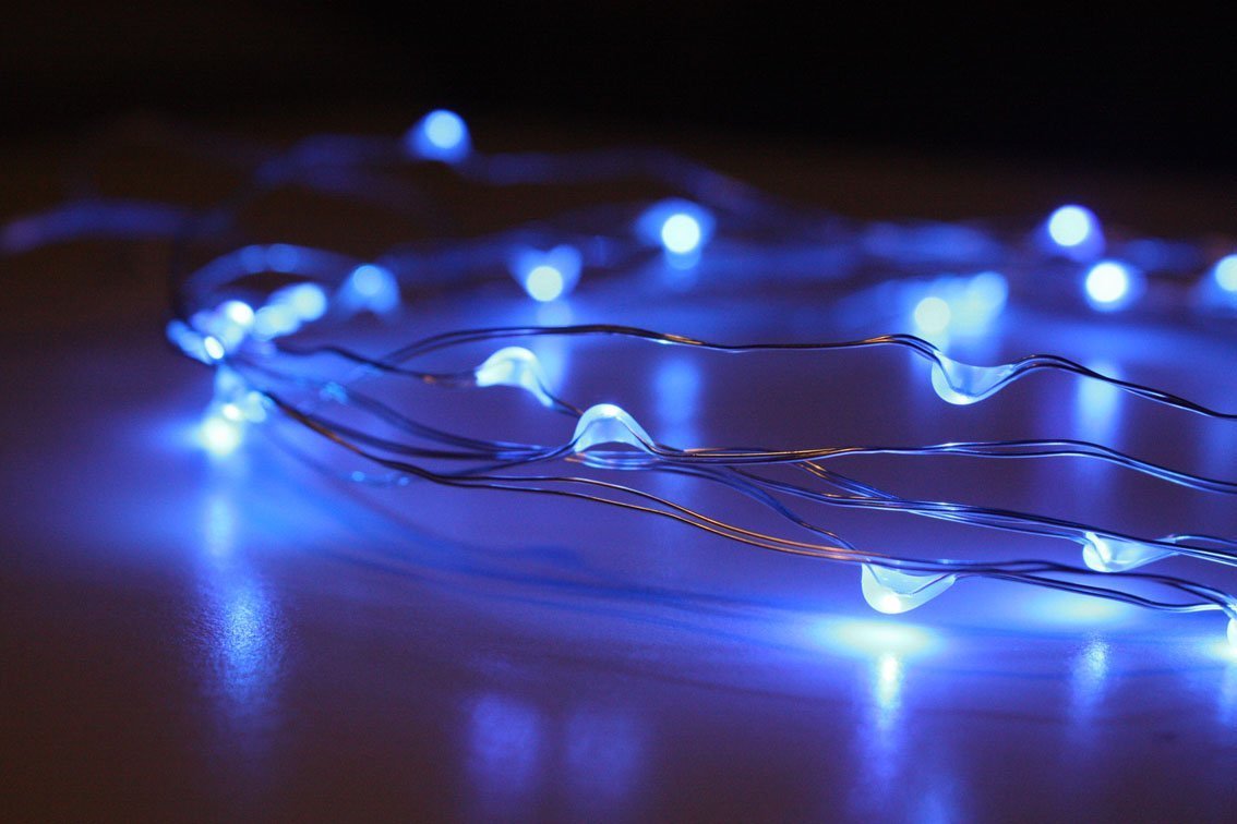 Perfect Holiday Stringa di 20 luci LED stellate in rame a LED, alimentate a batteria, ultra sottile, blu