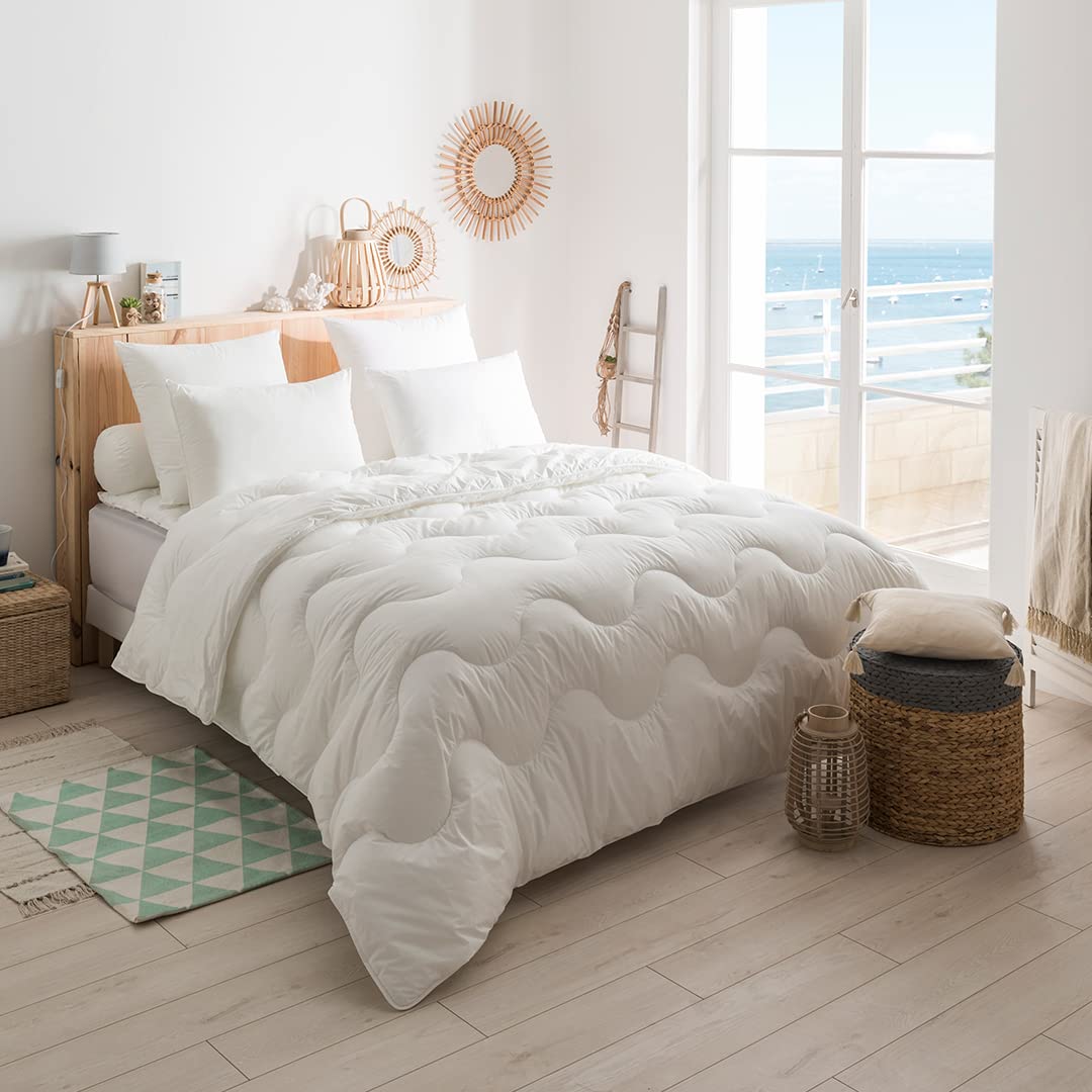 DODO - Couette Chaude Ultra Confort Thermolite 140x200 cm - Garnissage Fibre Thermolite Ultra 350g/​m² - Enveloppe Polycoton - Lit 1 ou 2 Personnes - Piquage Vagues - Finition Biais - Lavable 40°C
