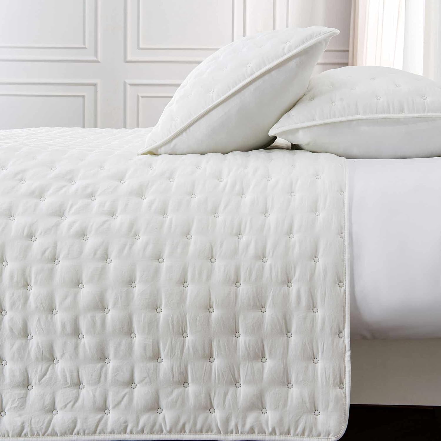 HIARUO 2-Piece Twin Quilt Set - Soft Warm Ultrasonic Reversible Coverlet Bedspread Set (68 x 90 Inch) with 1 Pillow Sham (20 x 26 Inch), White - Image 6