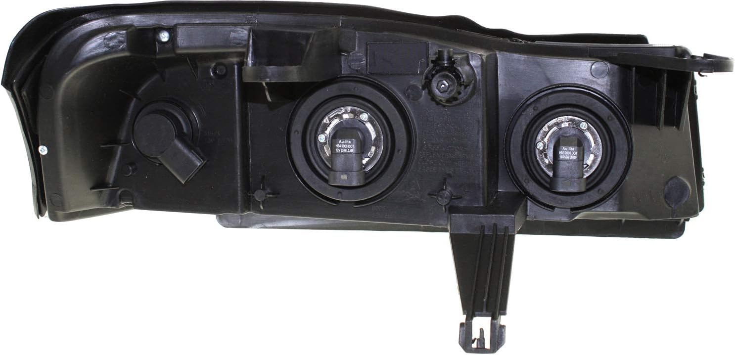 Evan Fischer Driver Side Headlight for Saturn Vue Base Green Line Red Line 2006-2007 Halogen With bulb(s) 4-Door, Sport Utility Replaces# 15877671