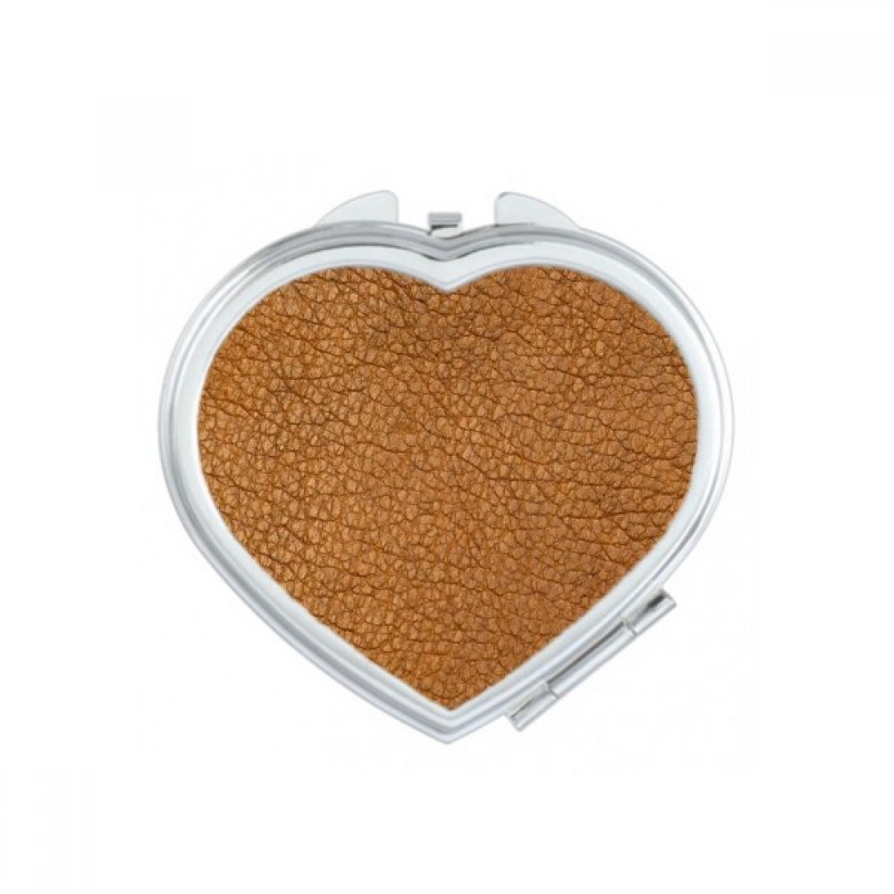 Miroir de poche compact pour corriger le maquillage coulé sans encombrer le sac