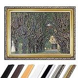 Hochwertige Reproduktion von Gustav Klimt als gerahmter Fine-Art Print. Gustav Klimt war ein bedeutender österreichischer Maler, einer der bekanntesten Vertreter des Wiener Jugendstils und Gründungspräsident der Wiener Secession. Klimt