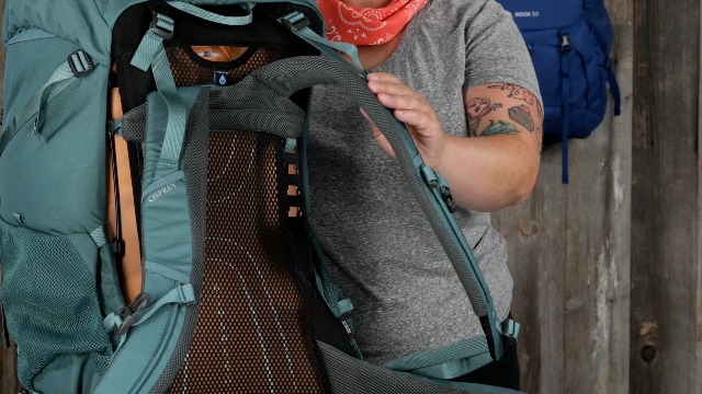 Amazon.com: Osprey Renn 65L Women's Backpacking Backpack, Cascade  Blue/Melon Orange : Clothing, Shoes & Jewelry