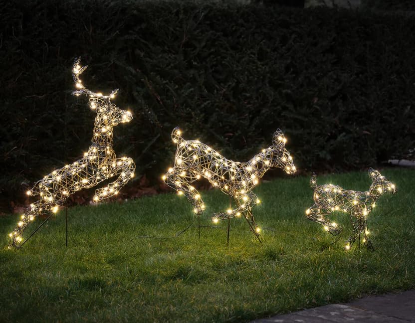Lights4fun 3er Set Springende Harlow Rentierfamilie | mit warmweißen...